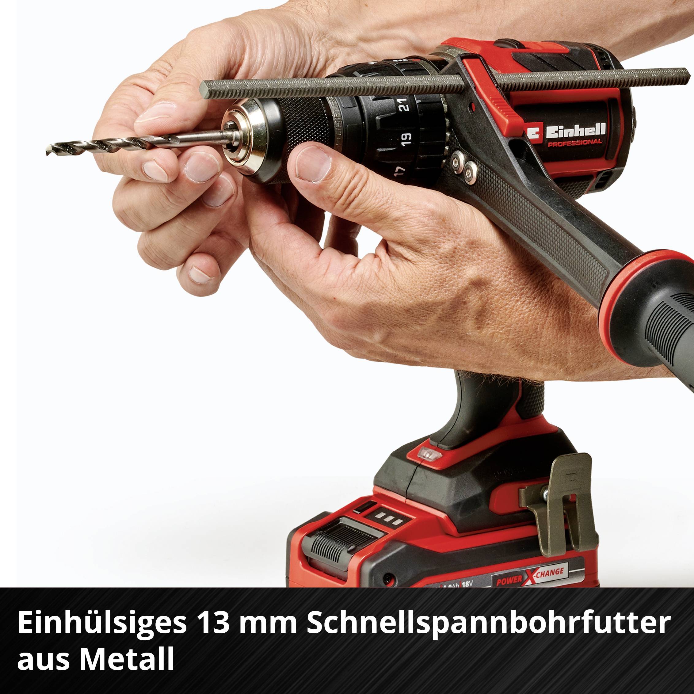 Osoba trzyma wkrętarkę z szybkozaciskowym uchwytem wiertarskim. Tekst poniżej: 'Jednoczęściowy 13 mm metalowy uchwyt wiertarski szybkozaciskowy'.