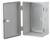 Otwarta szara obudowa z zawiasami bocznymi, wentylowaną przestrzenią wewnętrzną i zatrzaskiem; odpowiednia do instalacji technicznej.