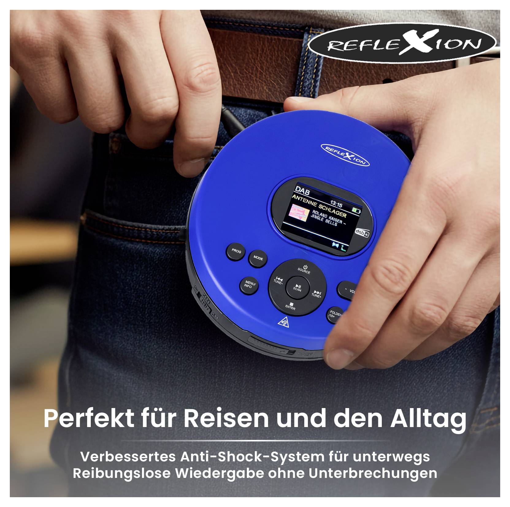 Ręka trzyma niebieski przenośny odtwarzacz CD z wyświetlaczem i przyciskami; tekst promocyjny: „Idealny do podróży i codziennego użytku" oraz „Ulepszony system anti-shock".