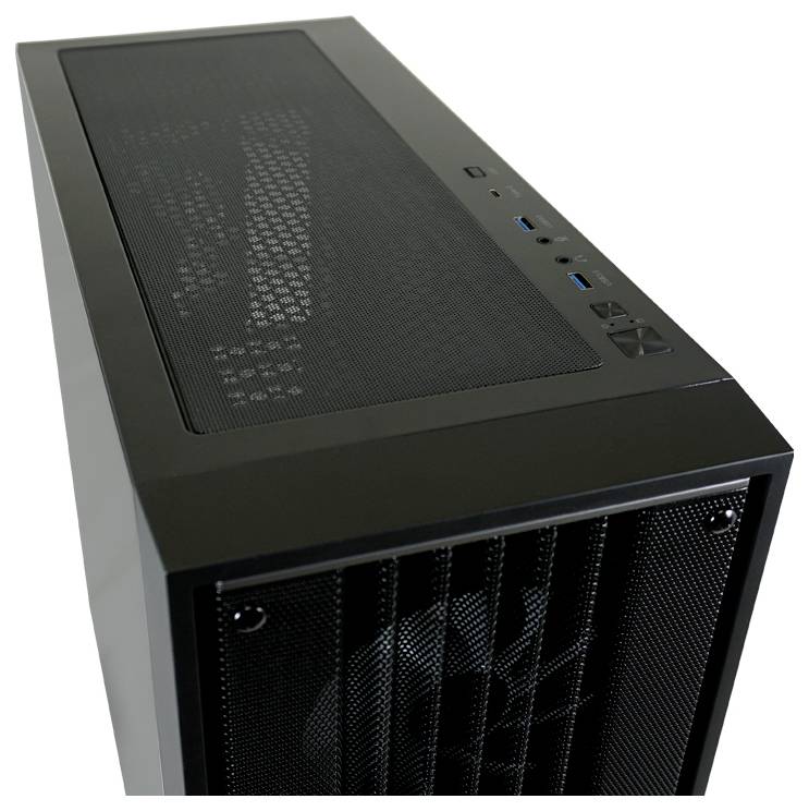 Czarna obudowa komputera z siatką na górnej części i wentylatorem za przednią kratką. Dwa porty USB i przyciski na wierzchu.
