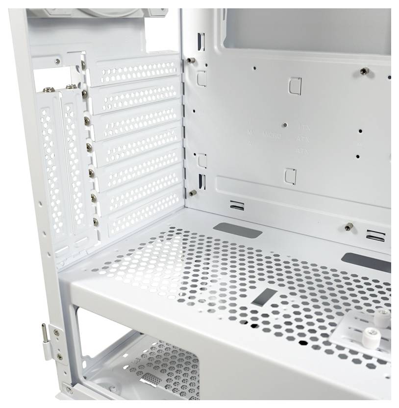 Widok wnętrza obudowy komputera z miejscem na karty rozszerzeń, wentylatory i prowadzenie kabli; biała metalowa struktura.