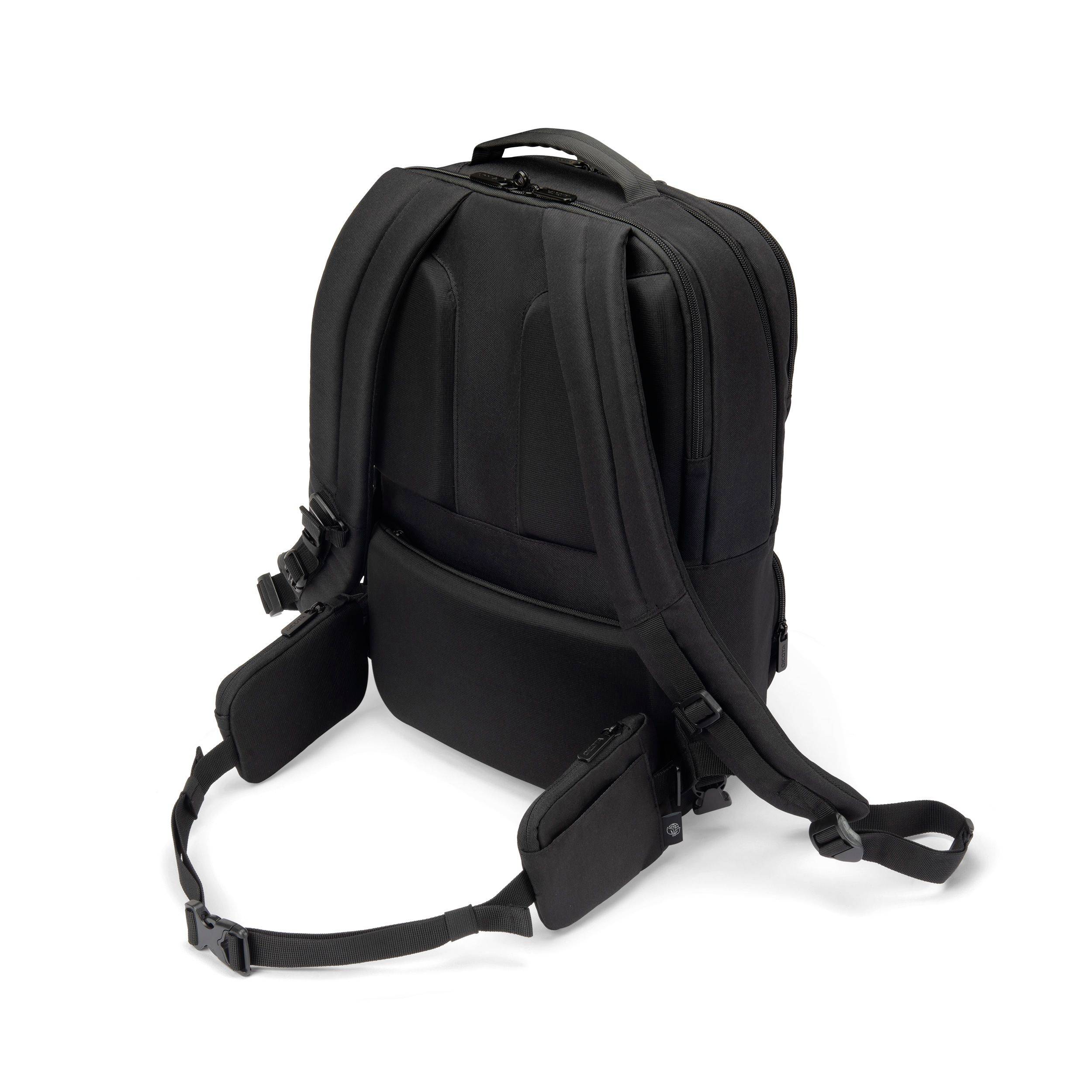 Czarny plecak z wyściełanymi paskami na ramiona oraz dodatkowym pasem biodrowym, idealny do podróży lub różnorodnych aktywności na świeżym powietrzu.