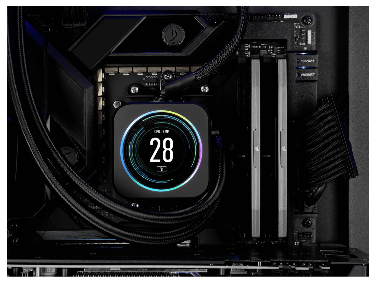 Wewnętrzny widok komputera z radiatorem, który wyświetla cyfrowy odczyt temperatury procesora wynoszący 28 stopni.