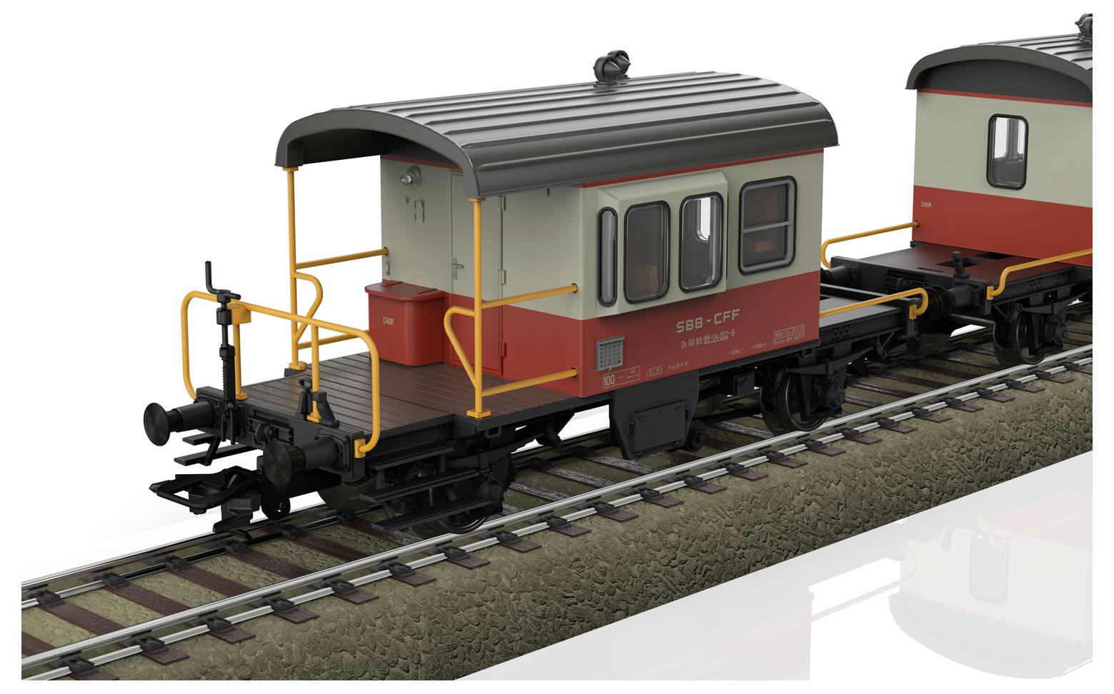 Model czerwono-szarego wagonu towarowego SBB-CFF na torach, z pomarańczowymi barierkami i charakterystycznym dachem dla wagonu bagażowego.