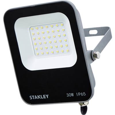 Naświetlacz LED firmy STANLEY o mocy 30W, z regulowanym uchwytem, oznaczony symbolem IP65, przeznaczony do zastosowań wymagających odporności na warunki atmosferyczne.