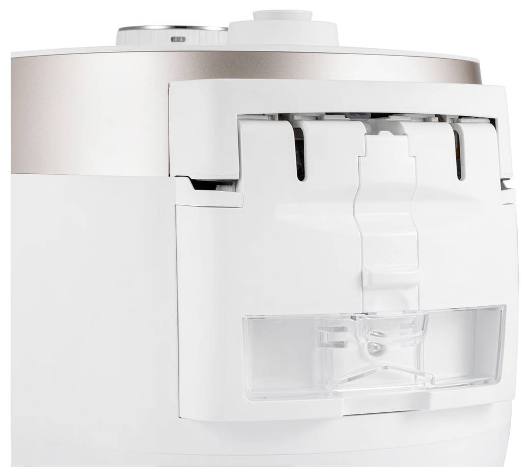 Zbliżenie białego urządzenia gospodarstwa domowego z srebrnym paskiem akcentowym. Ostrość skierowana na zdejmowalny element z przezroczystą częścią.