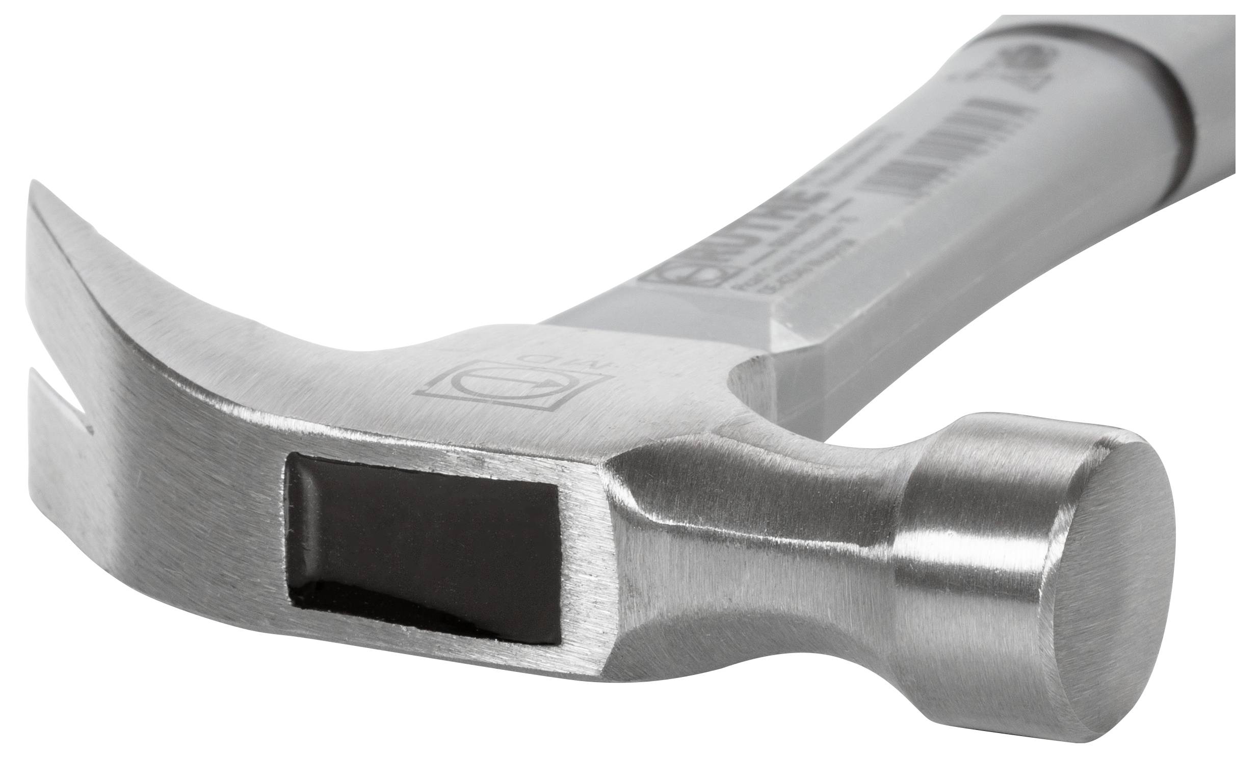 Młotek metalowy z drewnianą rączką, widoczna zakrzywiona pazura do wyciągania gwoździ. Narzędzie sfotografowane w zbliżeniu od strony główki.