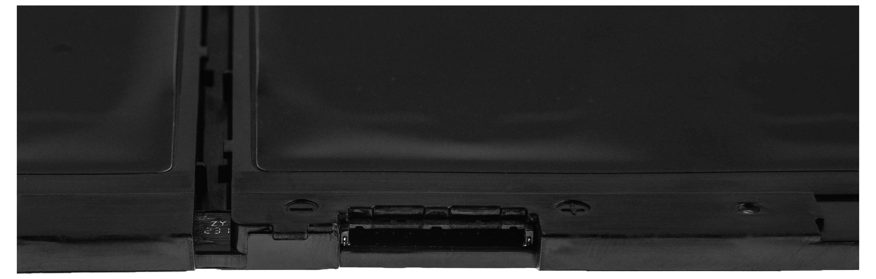 Zbliżenie czarnego zawiasu łączącego dwie części na ciemnym tle.