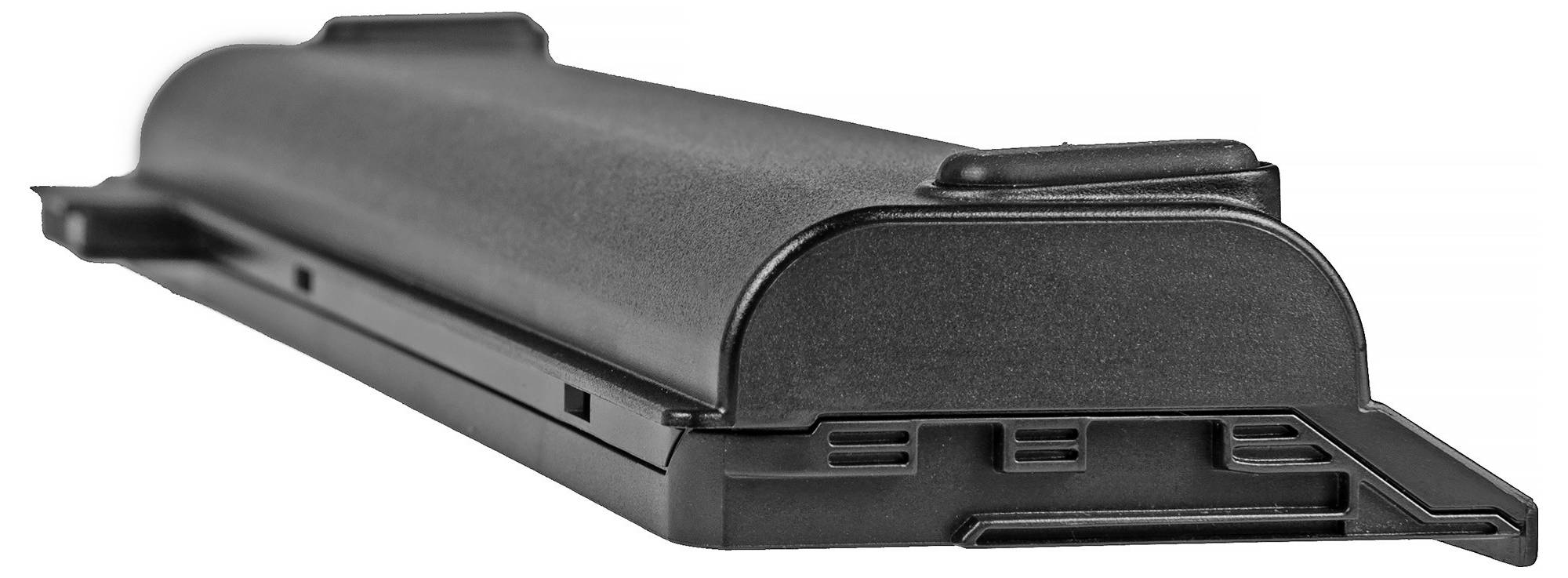 Czarny akumulator laptopa w lekko pochylonej perspektywie bocznej, z fokusem na stronę złączy, prezentujący prostokątny kształt i gładką powierzchnię.