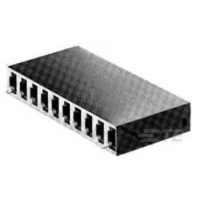 Ośmioportowy switch sieciowy Ethernet, widziany z boku, na białym tle.