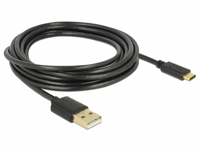 Czarny kabel USB z wtyczką USB-A po jednej stronie i wtyczką USB-C po drugiej stronie, zwinięty na białym tle.