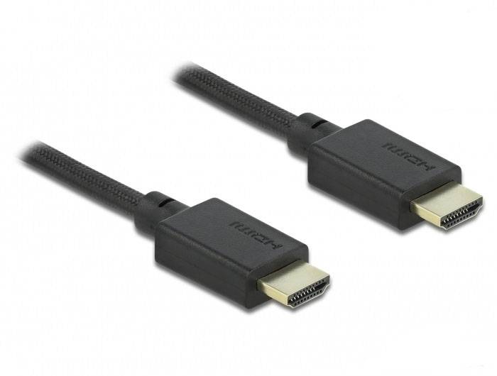 Dwa czarne kable HDMI z plecionym oplotem i złoconymi złączami leżą obok siebie na białym tle.