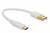 Biały kabel USB z wtyczką USB-A po jednej stronie i wtyczką USB-C po drugiej stronie.