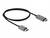 Czarny kabel DisplayPort do HDMI z dwoma srebrnymi złączami na białym tle.