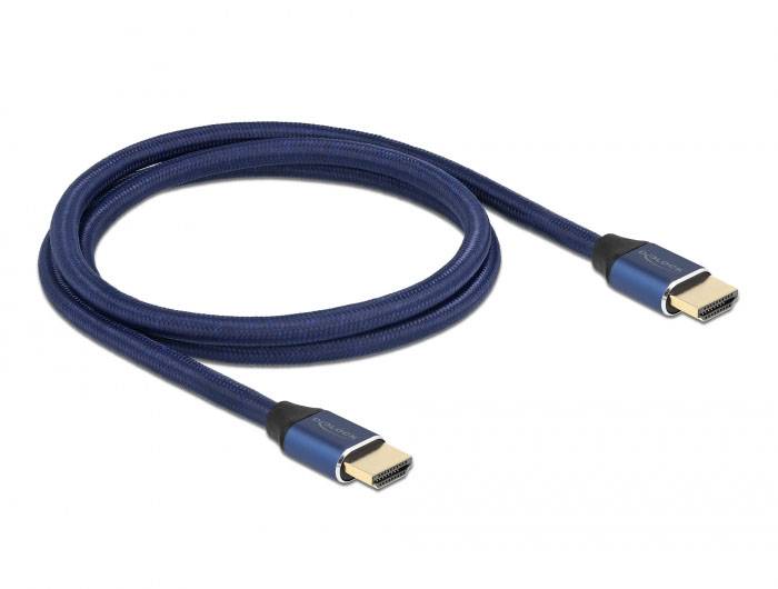 Niebieski kabel HDMI ze złotymi złączami, zwinięty, na białym tle.