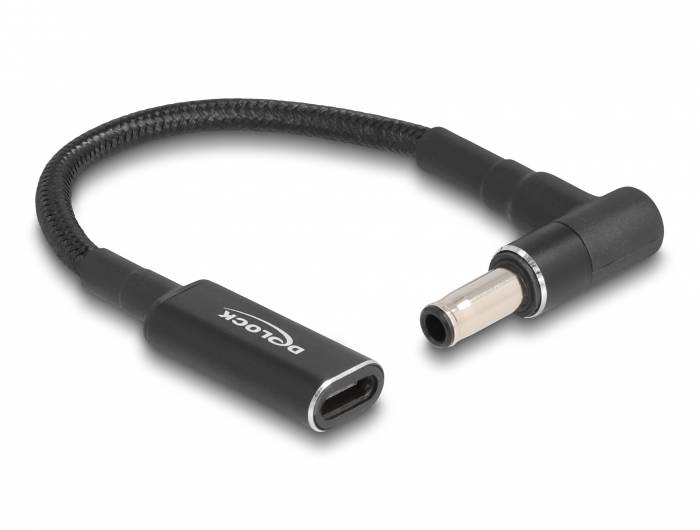 Czarny, pleciony adapter z gniazdem USB-C po jednej stronie i cylindrycznym wtykiem po drugiej stronie.