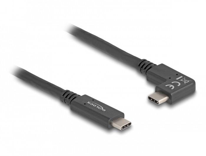 Dwa czarne kable USB-C, jeden z wtyczką kątową. Oba służą do podłączania urządzeń do zasilania i transmisji danych.