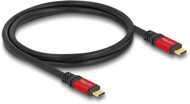 Czarny kabel HDMI z czerwonymi wtyczkami na obu końcach, przedstawiony w lekko skręconym ułożeniu na białym tle.