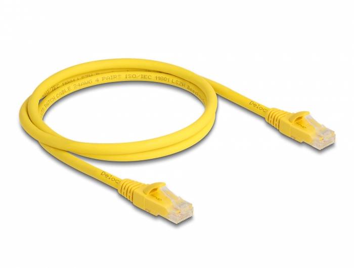 Żółty kabel Ethernet z wtykami RJ-45 na obu końcach, używany do połączeń sieciowych w sieciach komputerowych.