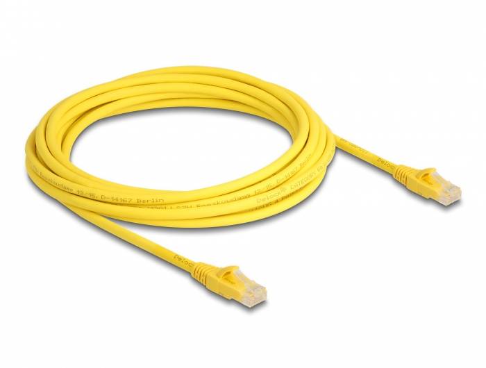 Żółty kabel sieciowy z dwoma wtyczkami RJ45 do połączeń Ethernet.