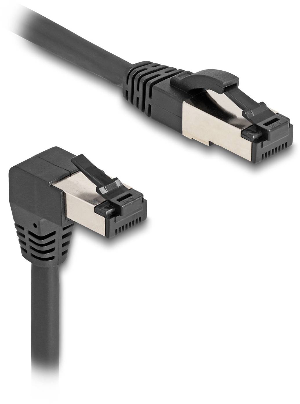 Czarny kabel Ethernet z ekranowanymi wtyczkami. Na górze obrazka złącze kablowe, na dole wtyczka kątowa 90 stopni.