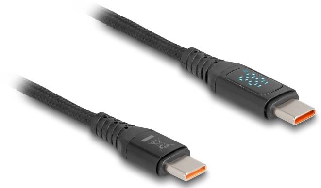 Zbliżenie kabla USB-C z dwoma wtyczkami. Wtyczka posiada czarną, plecioną osłonę kabla i srebrne styki.