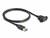 Czarny kabel przedłużający USB 3.0 z wtykiem męskim i żeńskim.