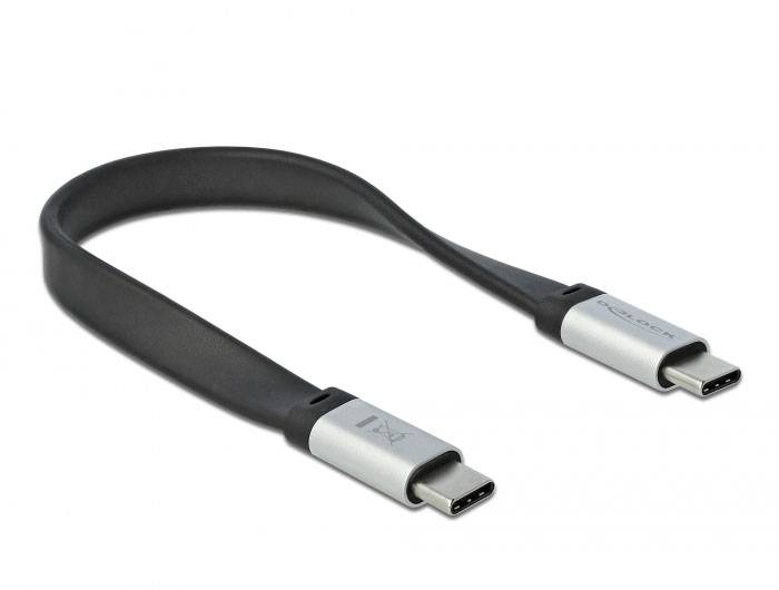Kabel USB-C z dwoma wtyczkami, przeznaczony do ładowania i przesyłania danych. Kabel jest czarny z srebrnymi złączami.