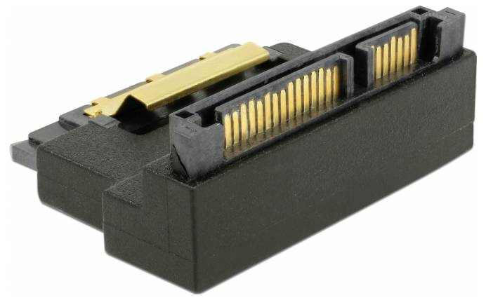 Czarny adapter SATA z metalowymi stykami do podłączania kabli danych i zasilania do dysków twardych i dysków SSD.