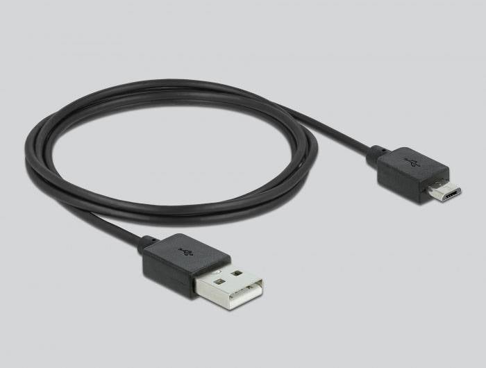 Czarny kabel USB na micro USB, leżący na szarej powierzchni, z widocznymi obiema wtyczkami.