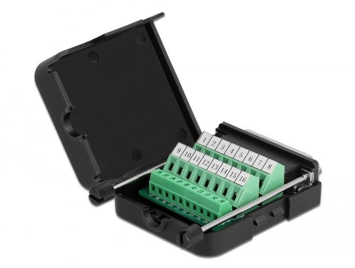 Czarna obudowa z otwartą pokrywą prezentuje ponumerowane zielone zaciski przyłączeniowe.