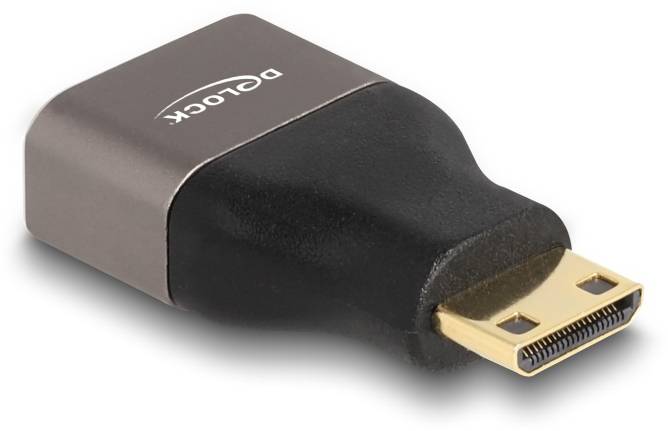 Adapter Mini DisplayPort w czarno-metalowo-szarej obudowie, przystosowany do łączenia urządzeń wyposażonych w złącza DisplayPort.