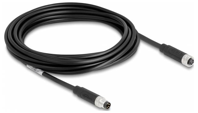 Czarny kabel XLR z wtykiem męskim i żeńskim, zwinięty. Odpowiedni do połączeń audio.