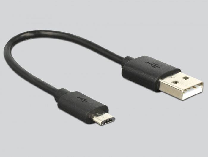 Czarny kabel USB z wtyczką USB-A standardowego rozmiaru po jednej stronie i wtyczką Micro-USB po drugiej stronie.