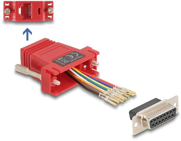 Czerwony adapter RJ45 na DB9 pokazuje, jak wpiąć kabel RJ45 do gniazda od góry. Obok niego znajduje się złącze DB9.