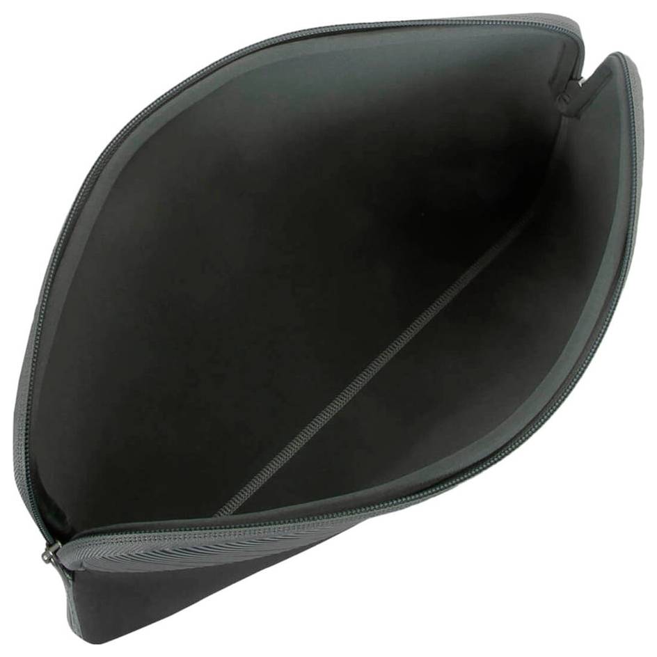 Czarna torba otwarta, ukazująca pustą przestrzeń wewnętrzną. Idealna do przechowywania mniejszych przedmiotów.