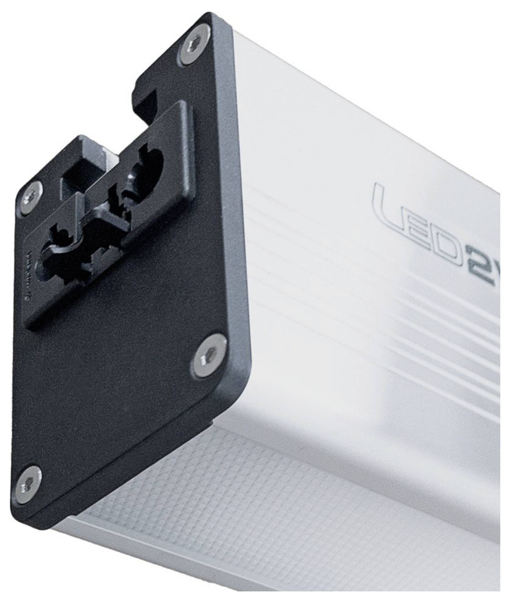 Oprawa LED do montażu ściennego, obudowa w kolorze czarnym i srebrnym, rozpoznawalna przez nadrukowane logo 'LED2'.