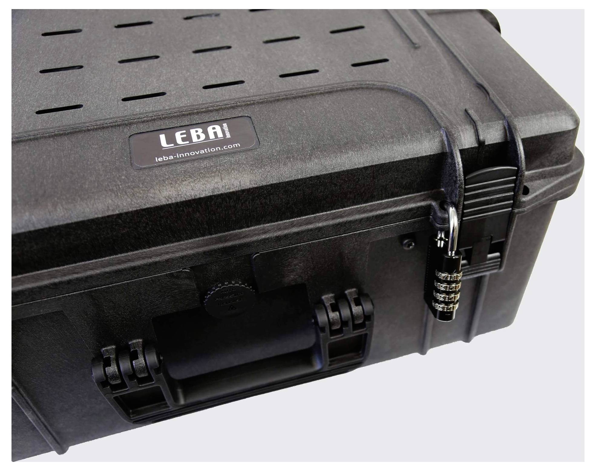 Czarny kufer z zamkiem szyfrowym, widoczna marka 'LEBAI'.