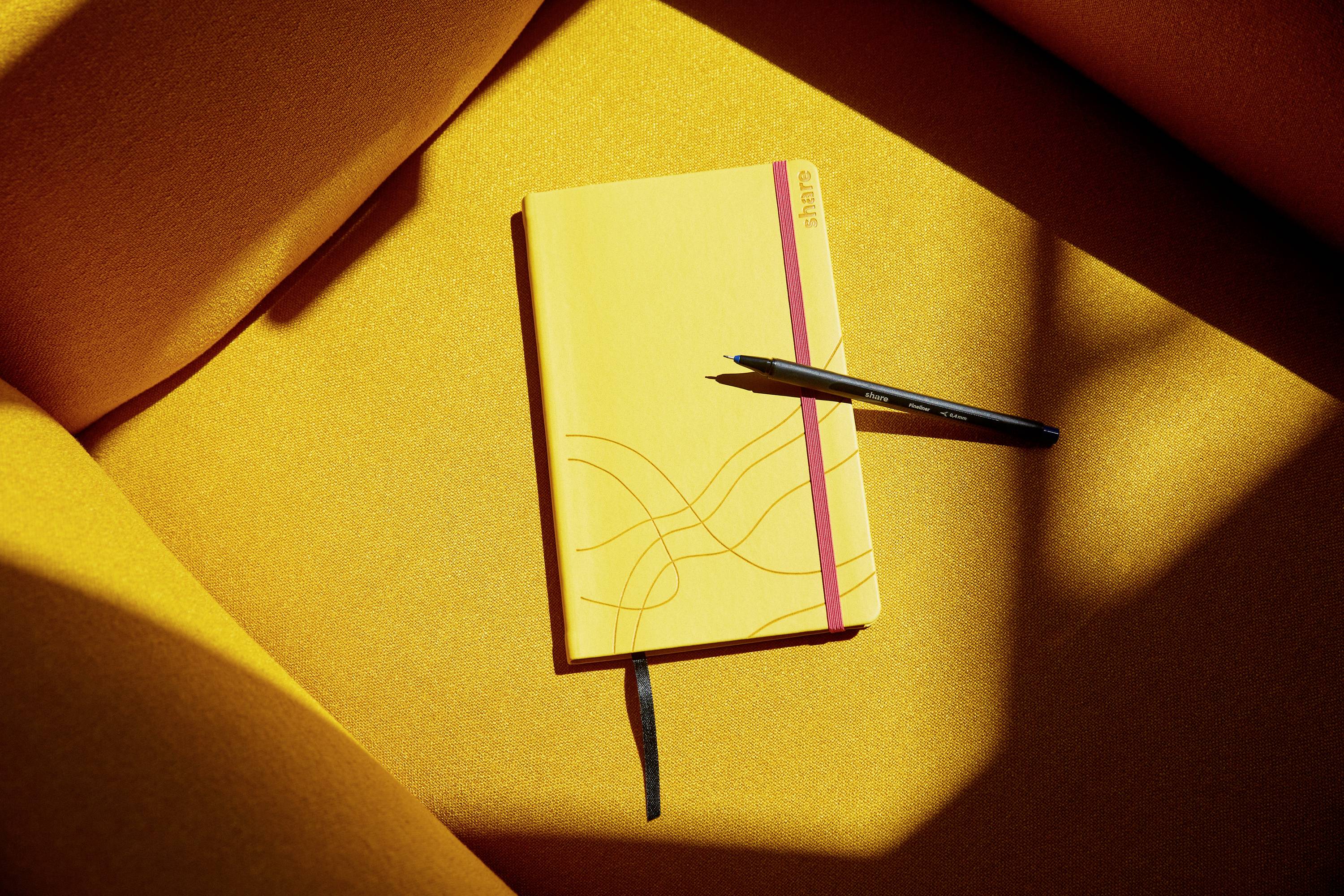 4-0014059-1 4-0014059-1 Лінійка для блокнота чорного кольору Кількість аркушів: 192 DIN A5