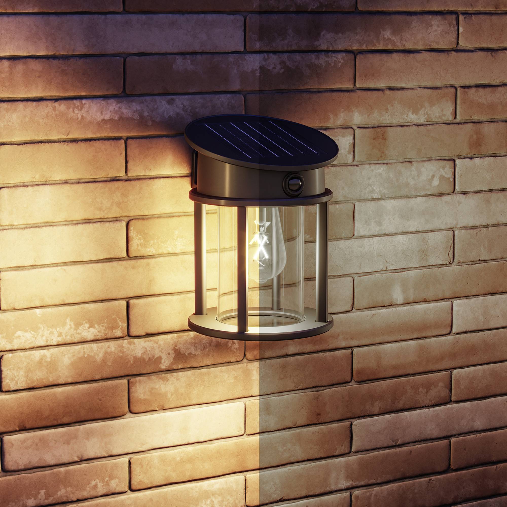 Lampa zewnętrzna z modułem solarnym, świecąca na cegllanym murze, symbolizująca zrównoważone oświetlenie.