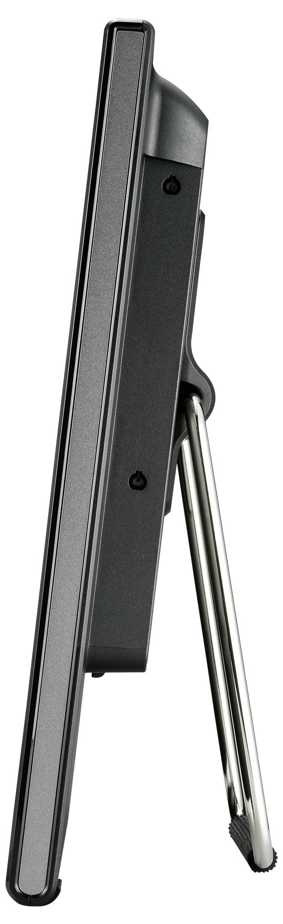 Widok z boku czarnej cyfrowej ramki na zdjęcia umieszczonej na stojaku wystawowym.