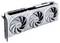 Karta graficzna MSI z trzema wentylatorami, białą obudową i napisem 'GeForce RTX'.