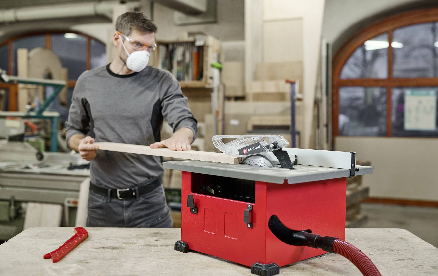 Настільна пилка Einhell TC-TS 8 210 мм 230 В