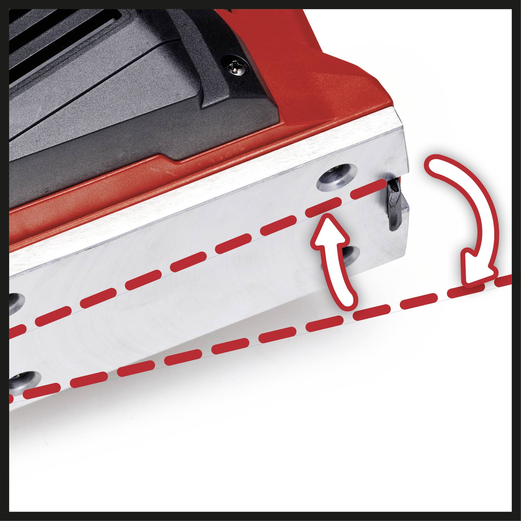 Czerwony, pochylony korpus maszyny z zaznaczoną symulacją ruchu obrotowego, przedstawioną za pomocą czerwonych strzałek ilustrujących funkcję przechylania.