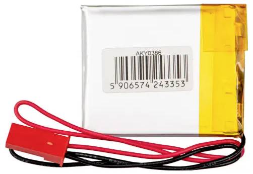 Prostokątny akumulator litowo-polimerowy z czerwonymi i czarnymi przewodami oraz naklejką z kodem kreskowym.