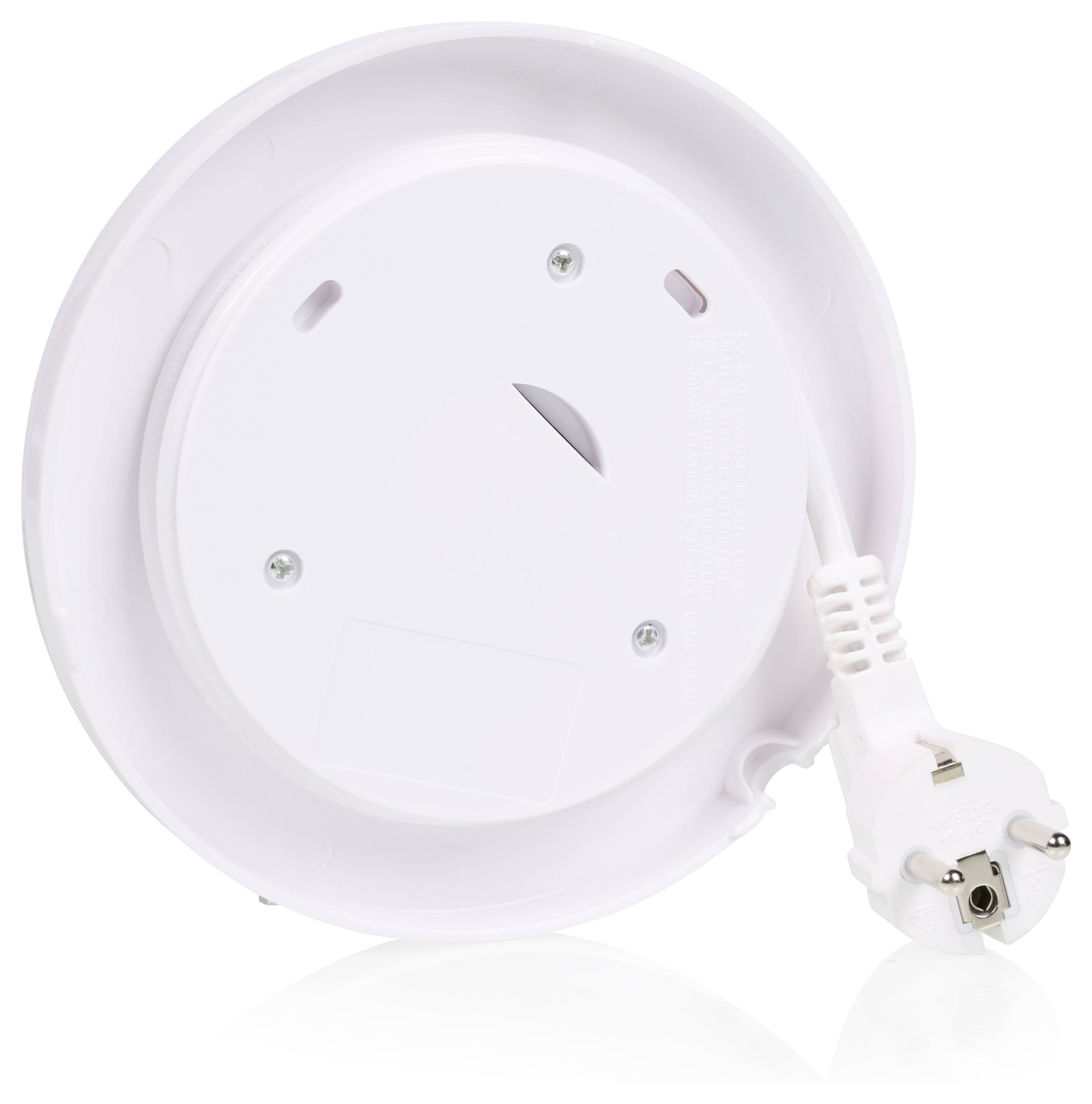 Biały elektryczny pokrywka czajnika w odwróconej pozycji. Przewód jest zwinięty, a obok leży europejska wtyczka.