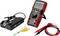 Cyfrowy multimetr z przewodami, zaciskami krokodylkowymi i sondą temperatury. Odpowiedni do pomiarów elektrycznych.