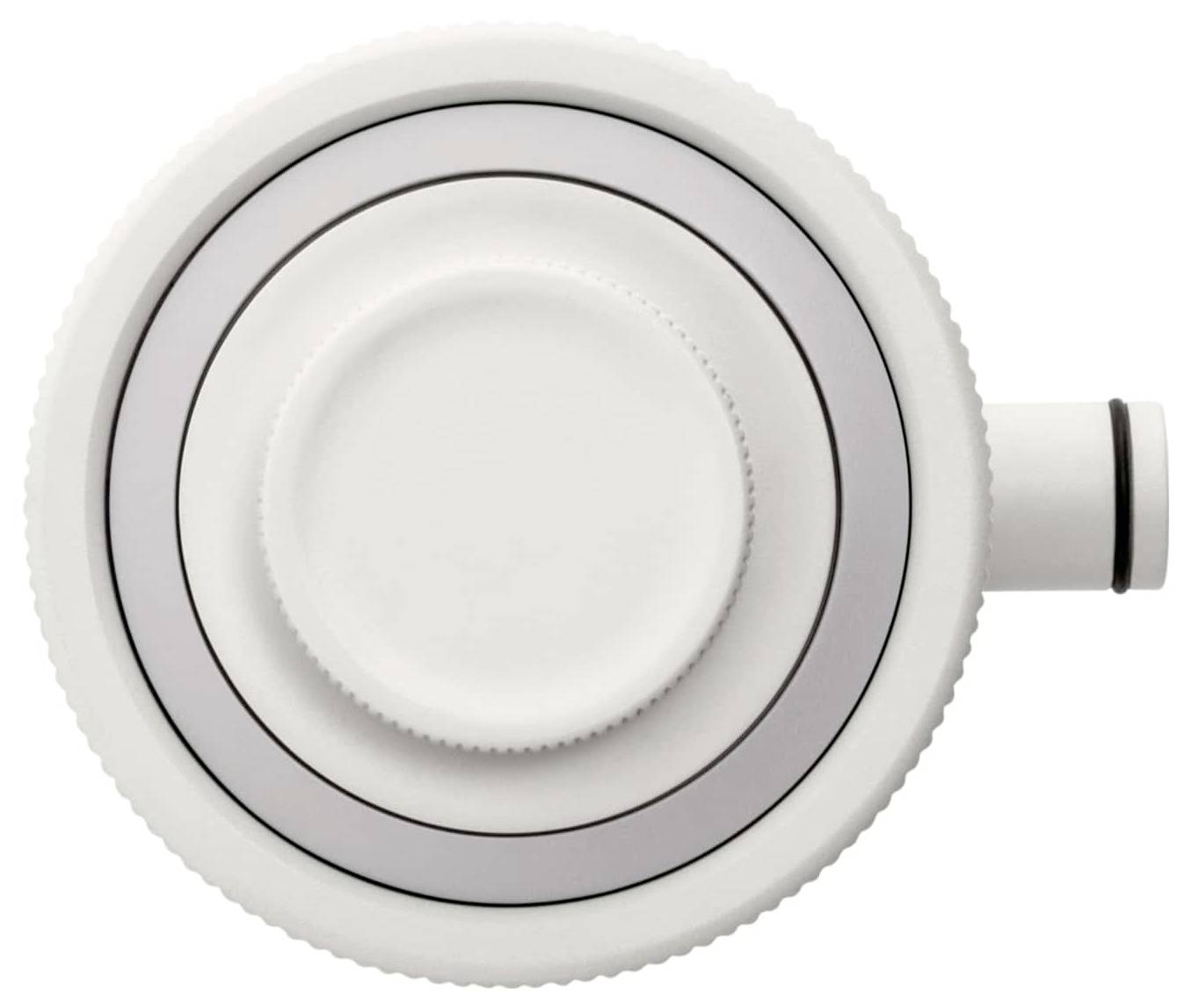 Okrągła, biała plastikowa pokrywka z koncentrycznymi rowkami i krótkim uchwytem po boku; używana do uszczelnienia lub zakrywania.