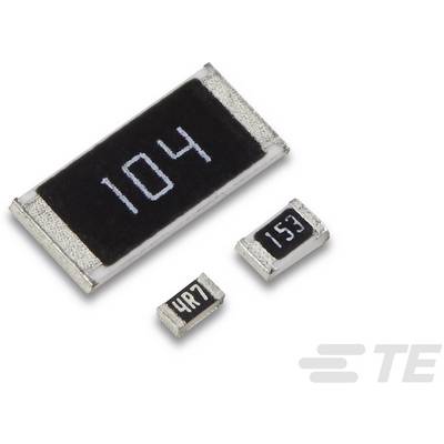 Trzy rezystory SMD w różnych rozmiarach, każdy z nadrukowanymi numerami: '104', '153' oraz '4R7', na jasnym tle.