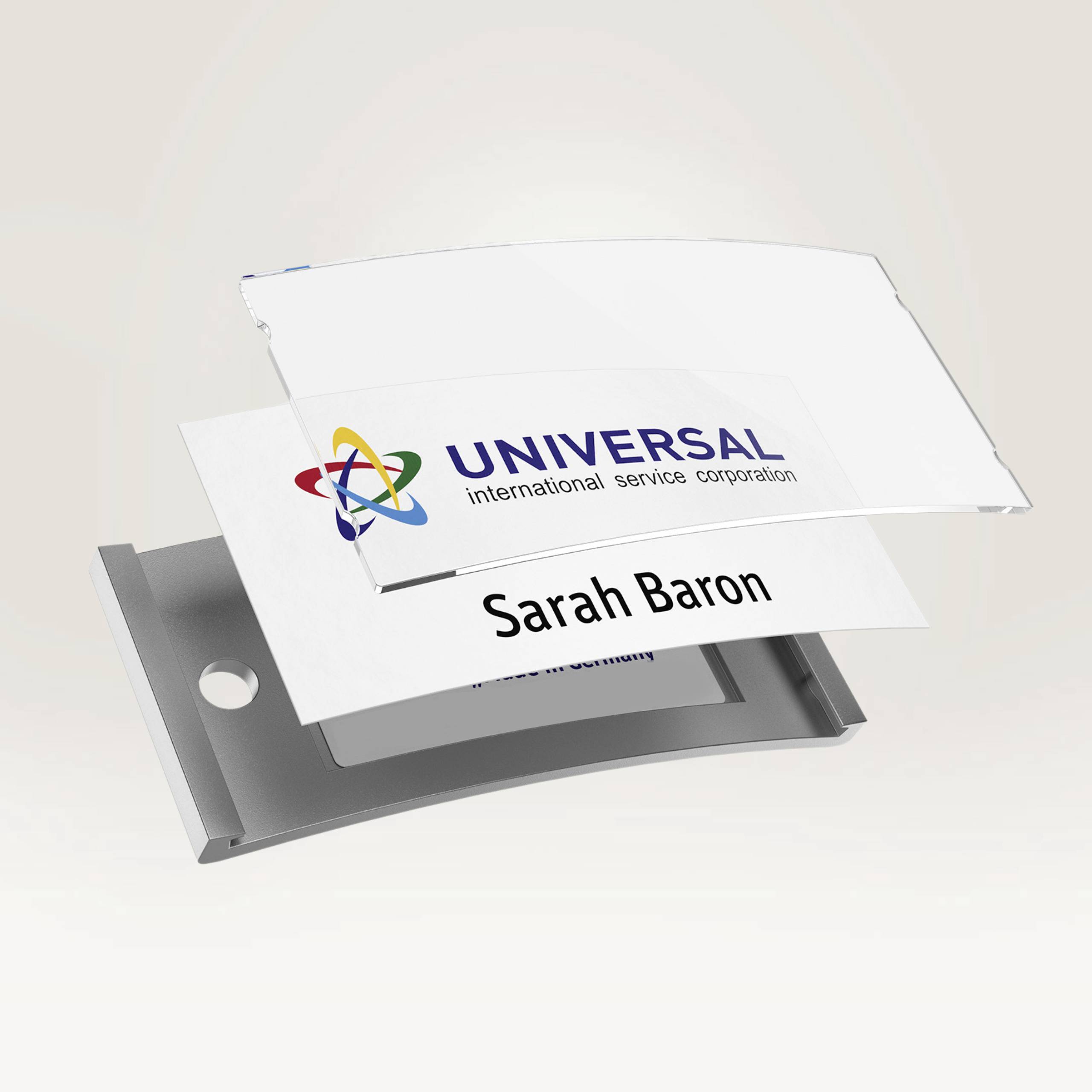 Identyfikator z logo firmy 'Universal Service Corporation' oraz imieniem i nazwiskiem 'Sarah Baron' na białym tle.